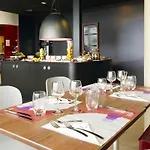 Campanile Est - La Cité Hotel 3*
