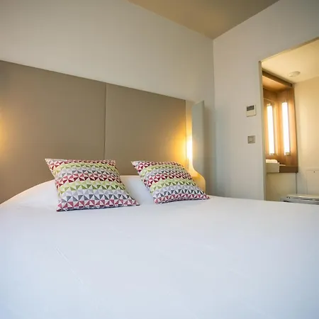 Campanile Est - La Cite Otel 3*