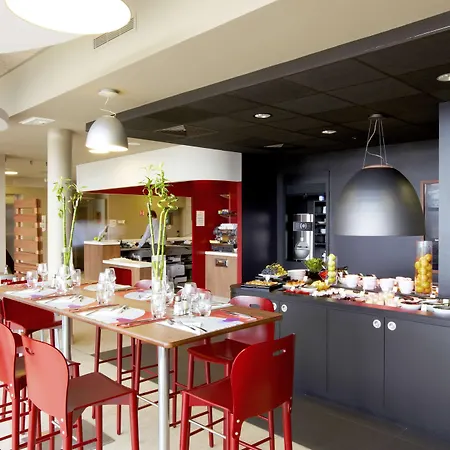 Campanile Est - La Cite Carcassonne