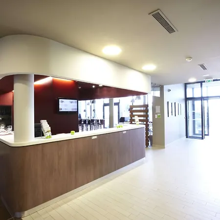 Campanile Est - La Cite 3*