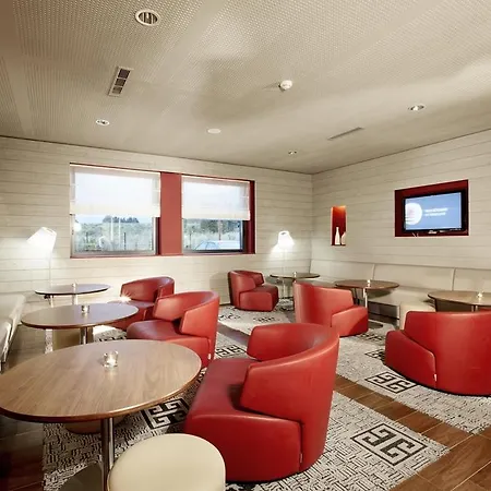 Campanile Est - La Cite Hotel