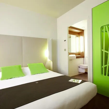 Hotel Campanile Est - La Cite 3*