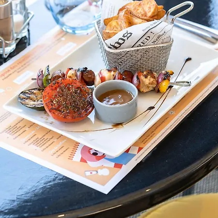 ホテル カンパニール エスト - ラ シテ