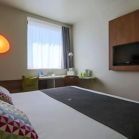Hotel Campanile Est - La Cite 3*