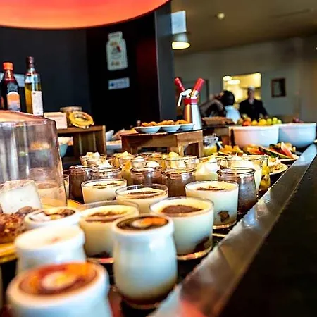 Hotel Campanile Est - La Cite 3*