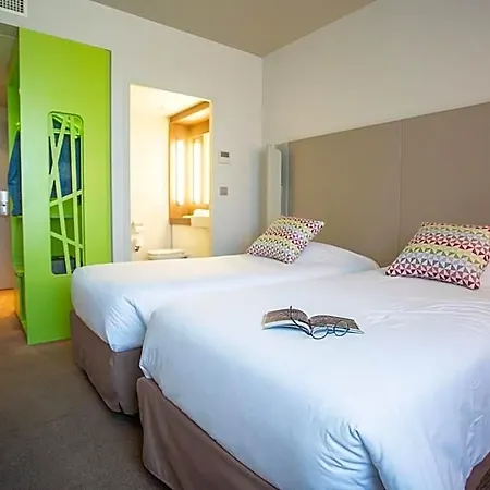 Campanile Est - La Cite 3*