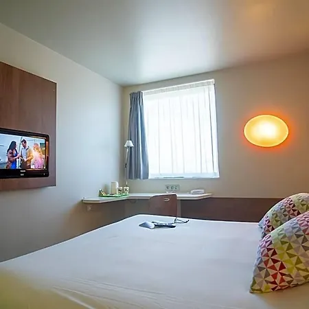 Hotel Campanile Est - La Cite 3*