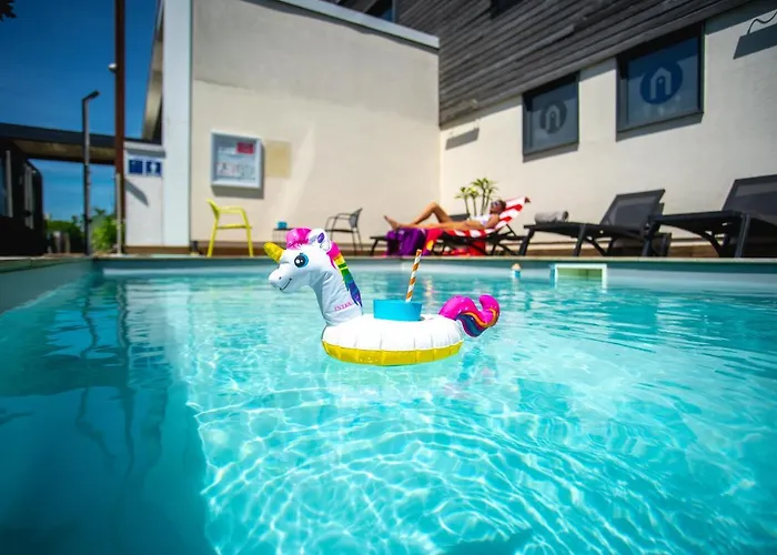 Отель Campanile Est - La Cite Каркассон