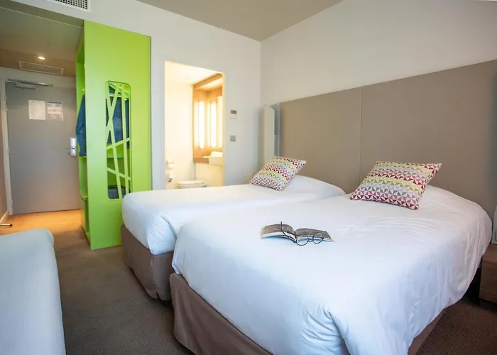 Campanile Est - La Cite 3* Каркассон