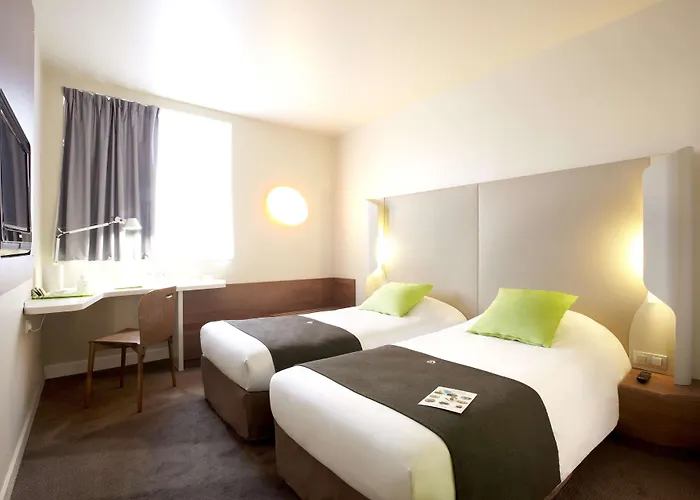 Campanile Est - La Cite 3*