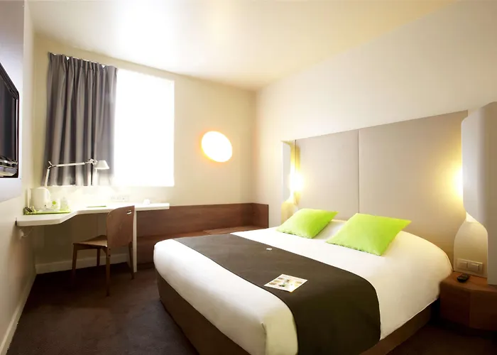 Campanile Est - La Cite Отель 3*