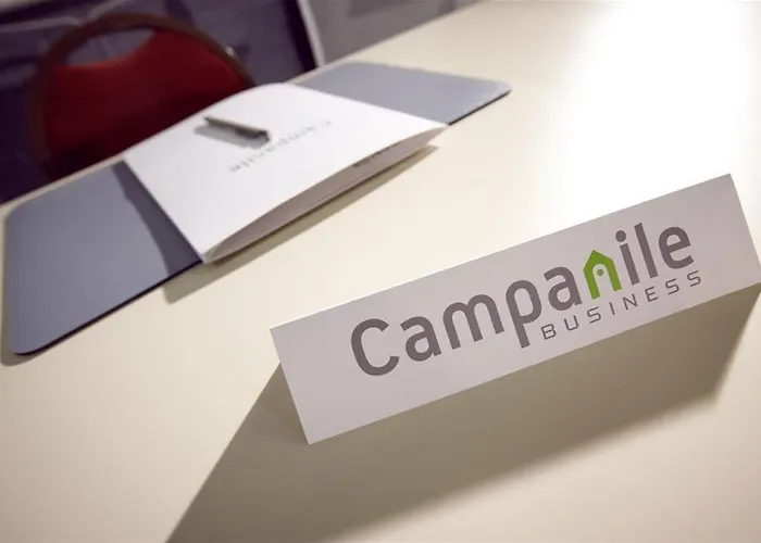 Campanile Est - La Cite 3* Каркассон