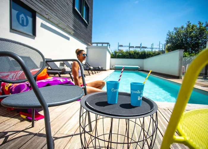 Campanile Est - La Cite Отель 3*