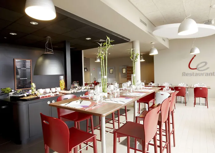 Campanile Est - La Cite 3* Καρκασόν