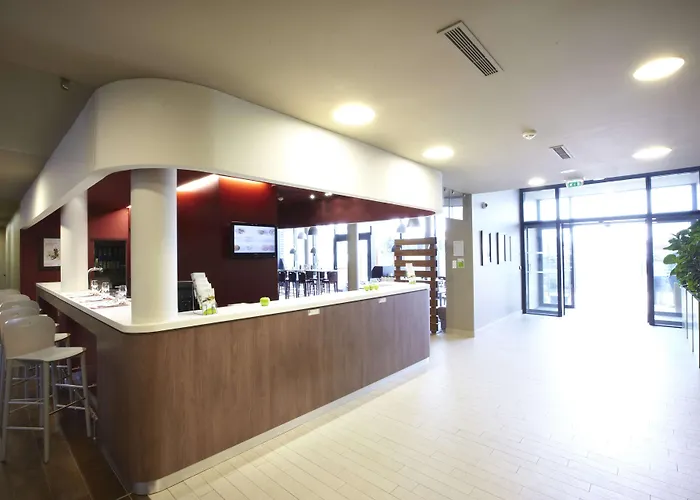 Campanile Est - La Cite 3*