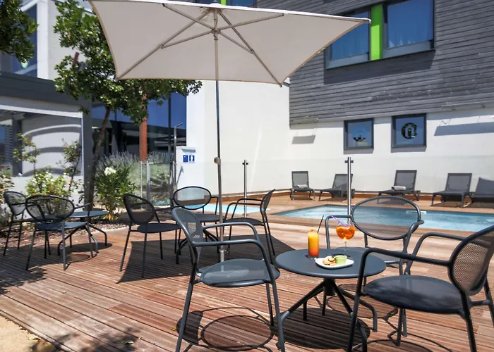 Отель Campanile Est - La Cite Каркассон