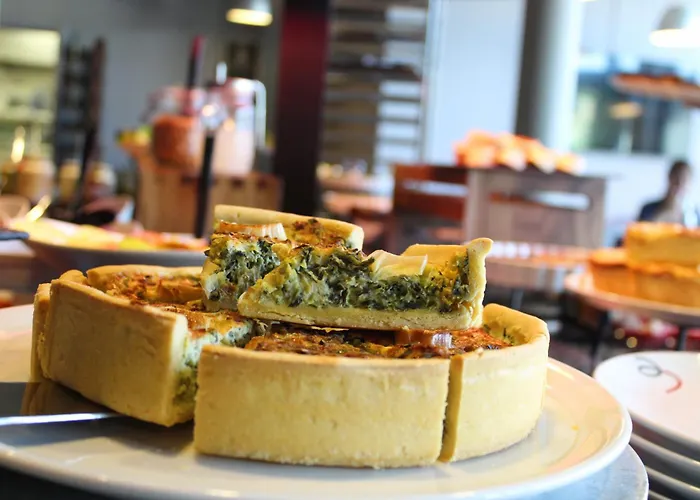 מלון Campanile Est - La Cite 3*