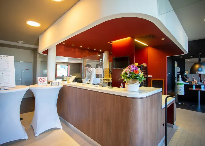 Campanile Est - La Cite 3* Каркассон