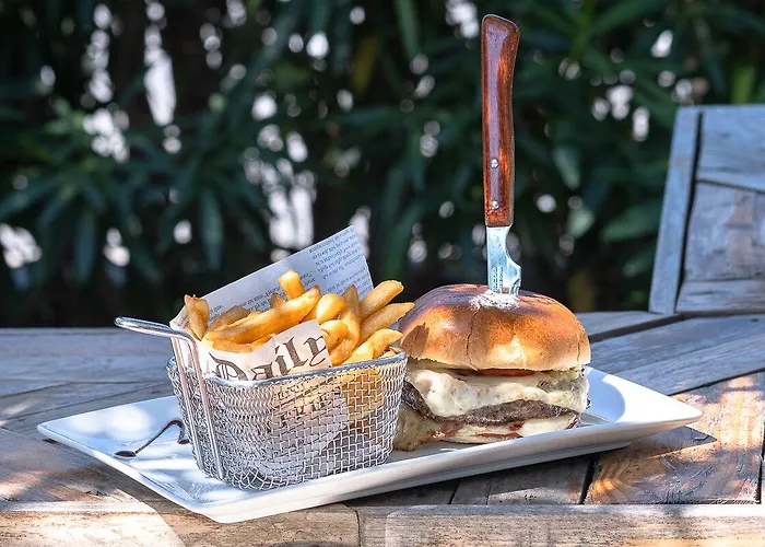 Campanile Est - La Cite 3*