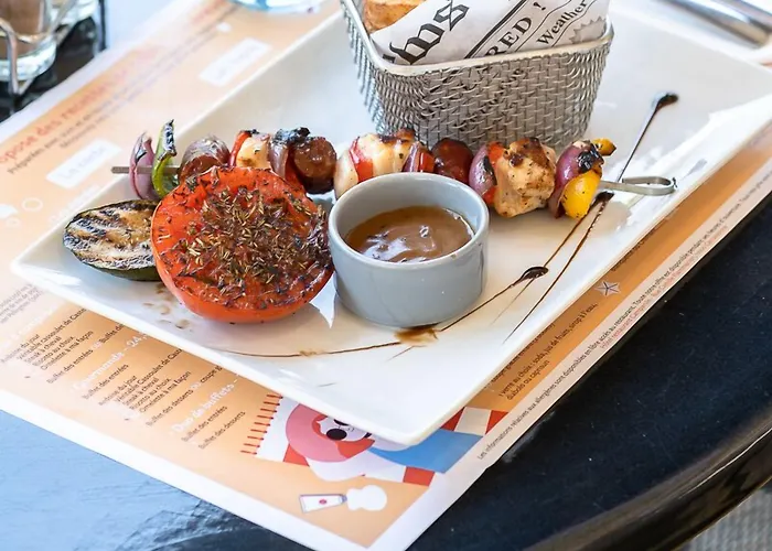 Отель Campanile Est - La Cite