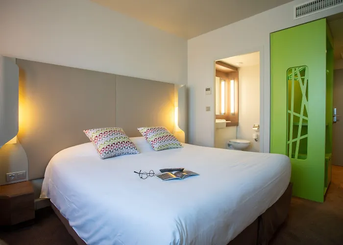 Campanile Est - La Cite Carcassonne