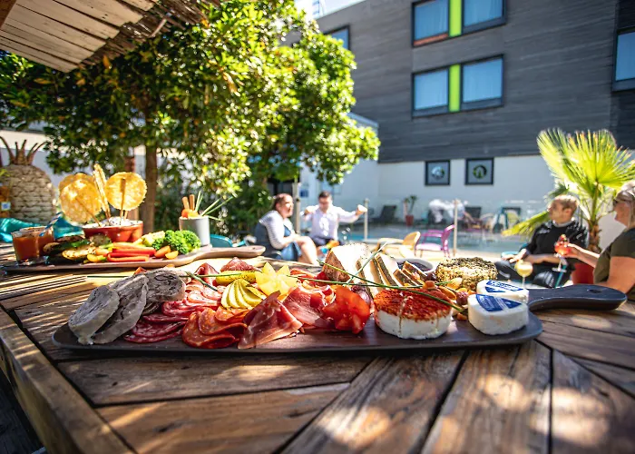 Campanile Est - La Cite