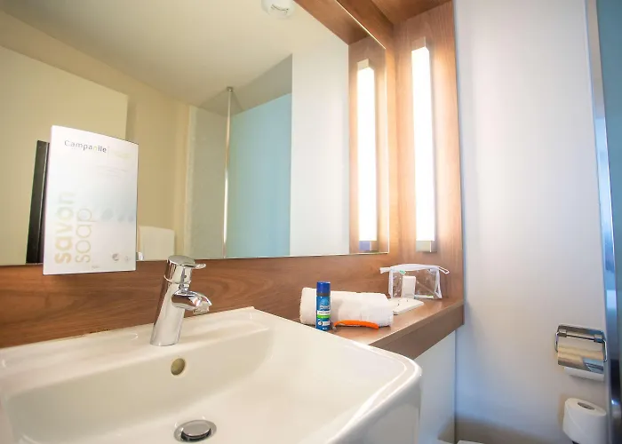 Campanile Est - La Cite 3* Каркассон