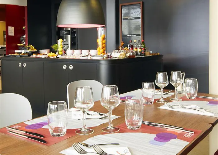 Campanile Est - La Cite מלון 3*